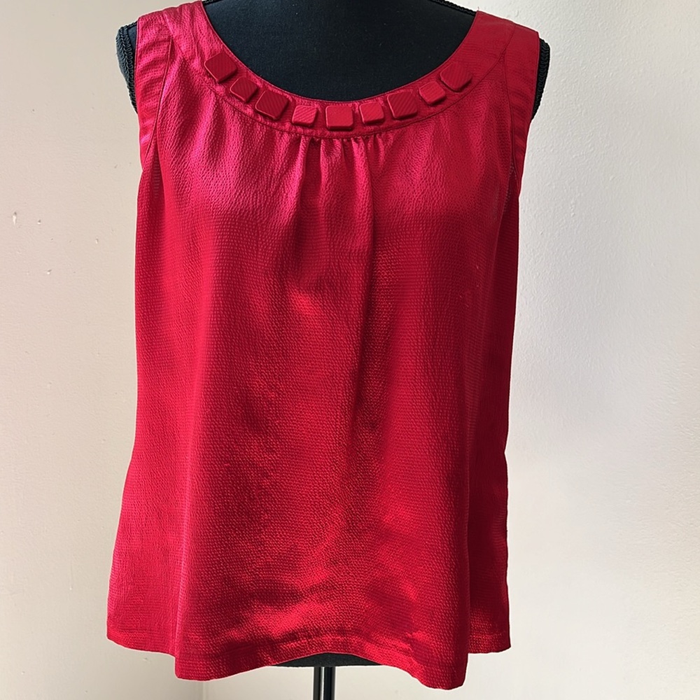 Dana Buchman | Red Sleeveless Top with Button on Top Neckline | Size: L